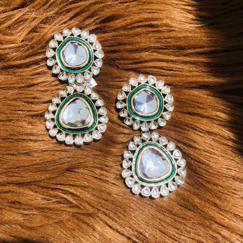 Double uncut meena border studs